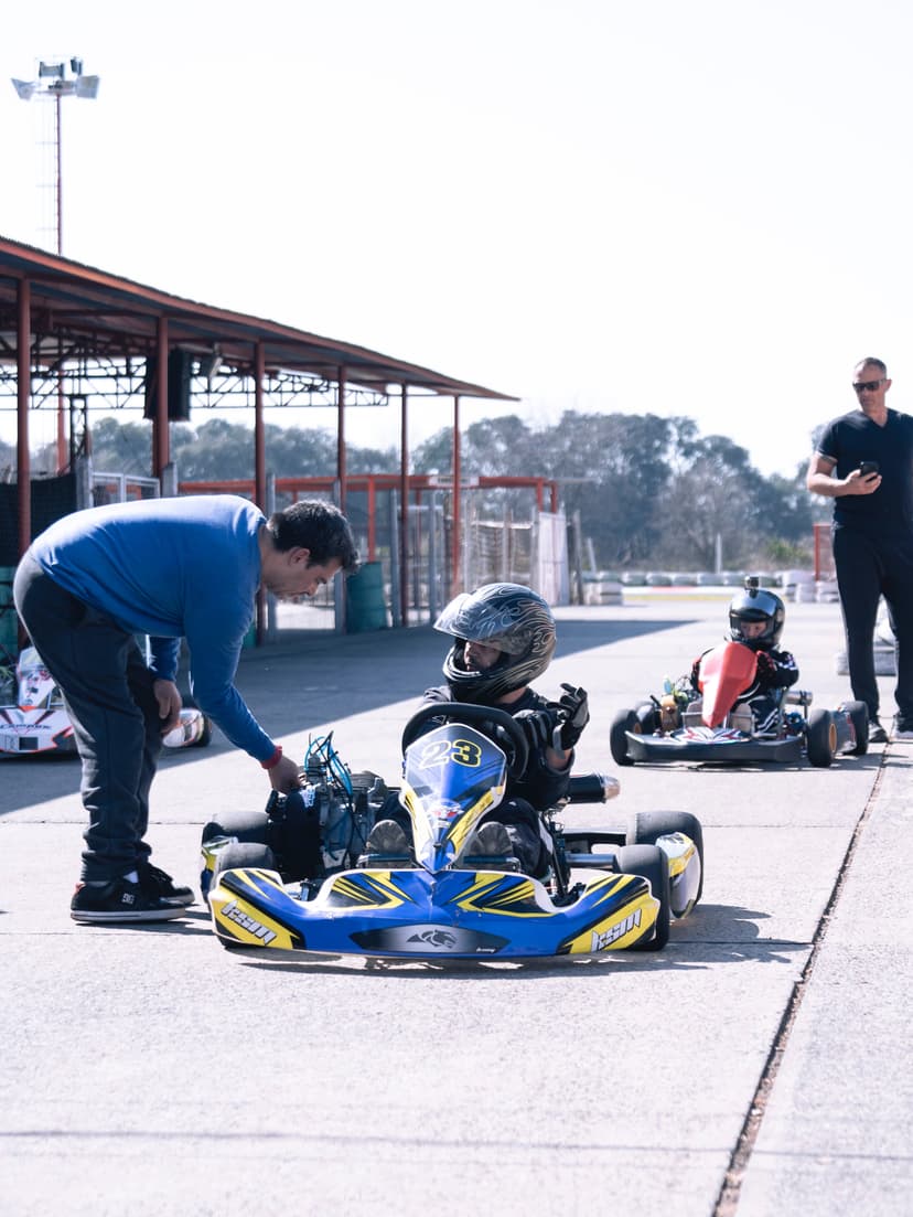 Kart Contact image